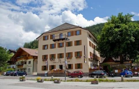 Gasthof Zum Weissen Roessl Sarentino ภายนอก รูปภาพ